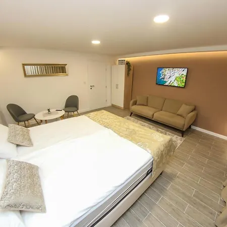 Like Διαμέρισμα